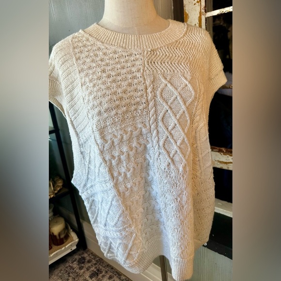 ILLA ILLA Cream Knit Sleeveless Sweater Oversized Vest - Picture 3 of 7